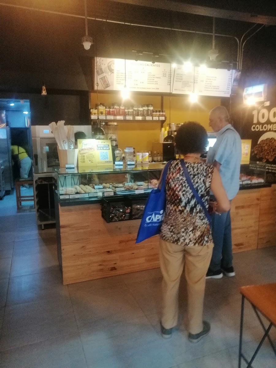 Tostao Café & Pan Almacentro