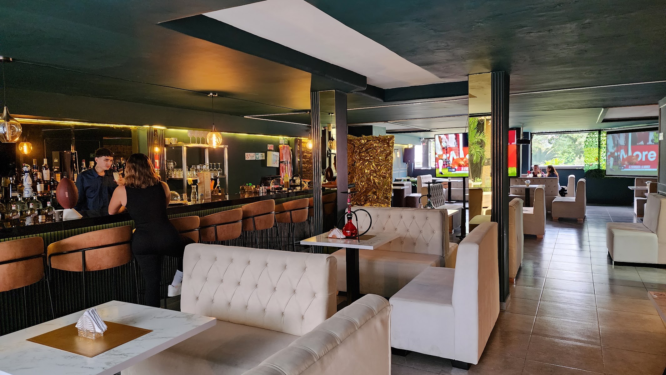 ALICIA IN WONDER / DISCOTECA / BAR / RESTAURANTE / EL POBLADO /