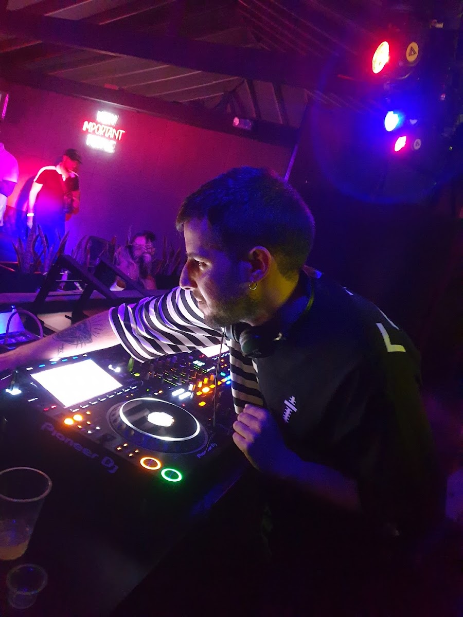 MODERNA CLUB