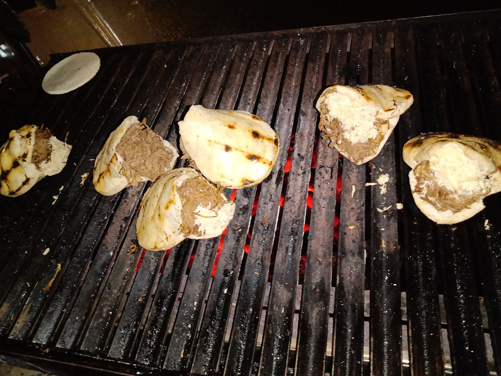Asados y Arepas rellenas la 77