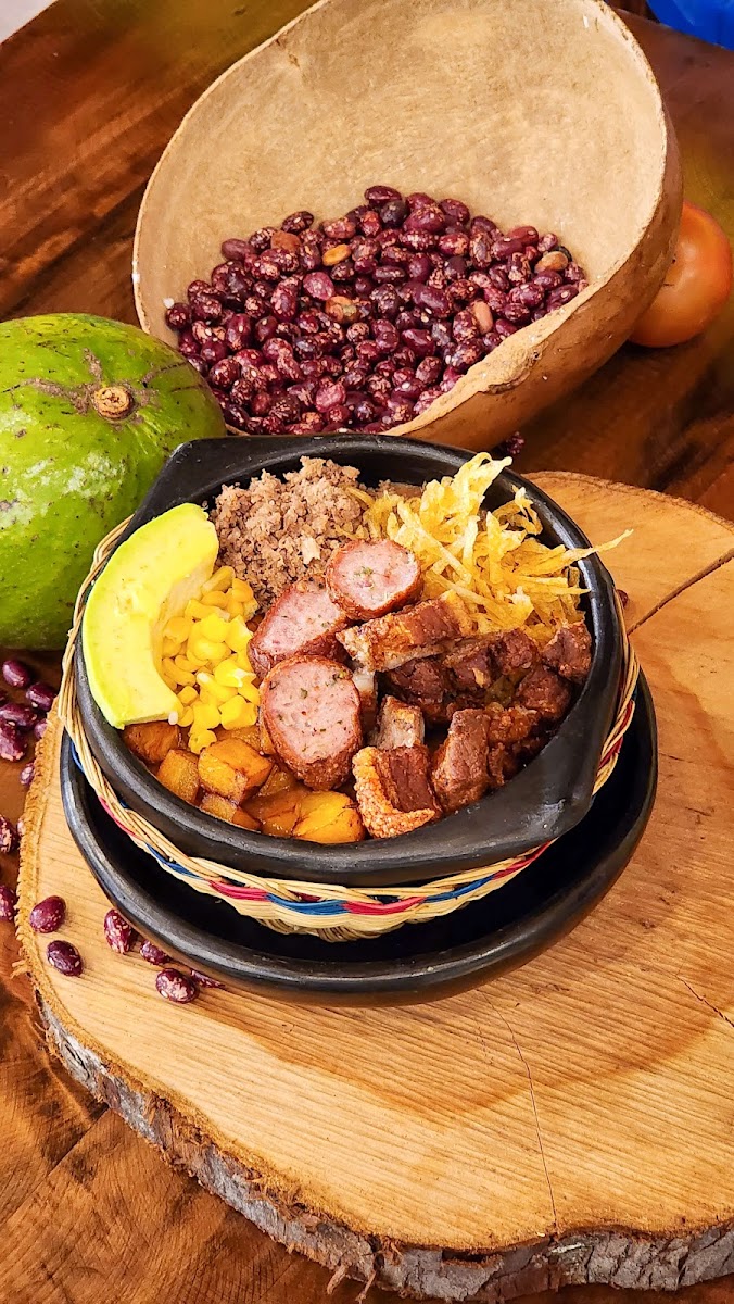 La Tradición Restaurante Colombiano