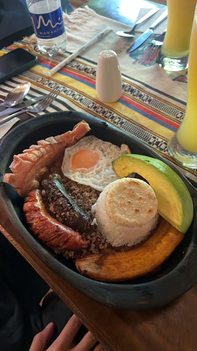 La Tradición Restaurante Colombiano