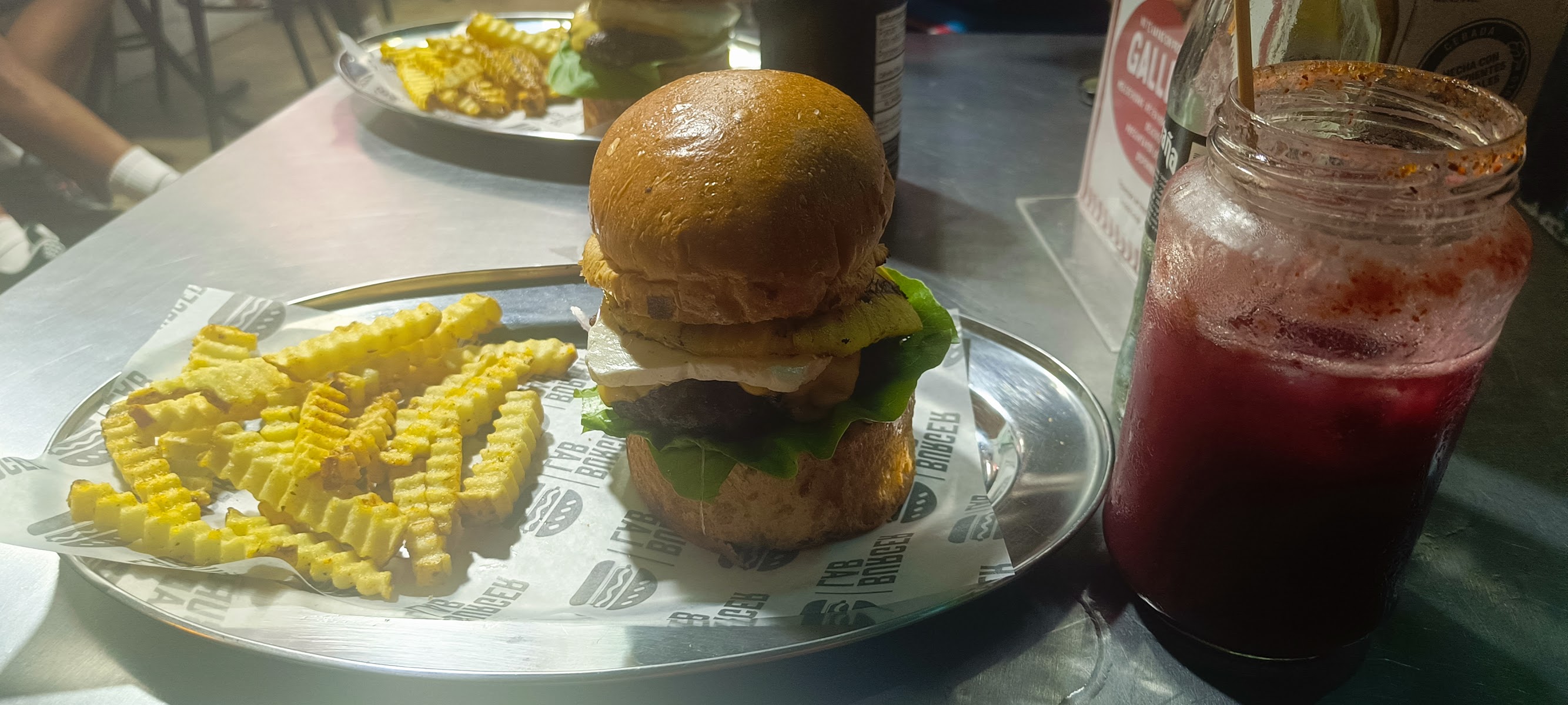 Burger Lab Segundo parque de laureles
