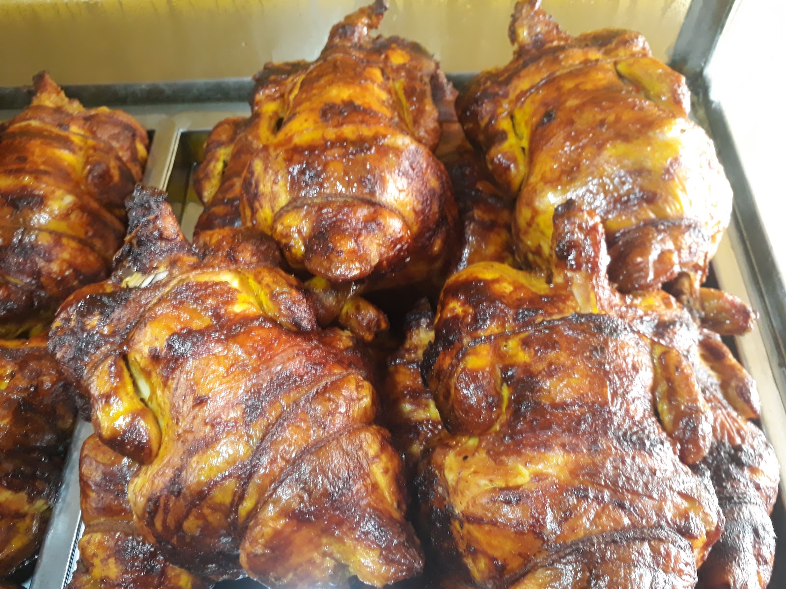 Pollos a La Brasa Mario Santa Gema