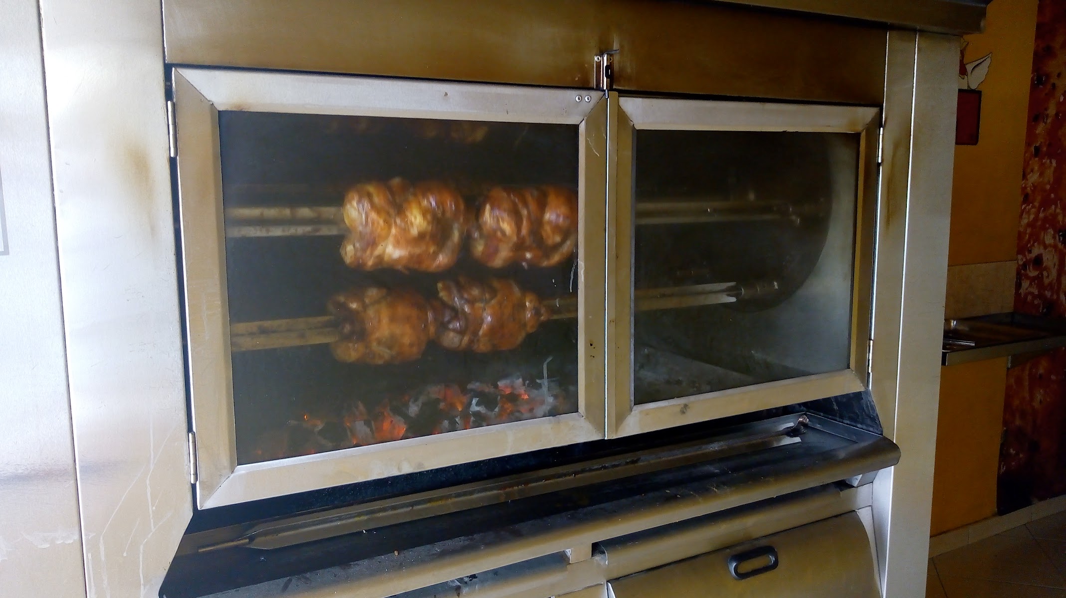 Pollos a La Brasa Mario Santa Gema