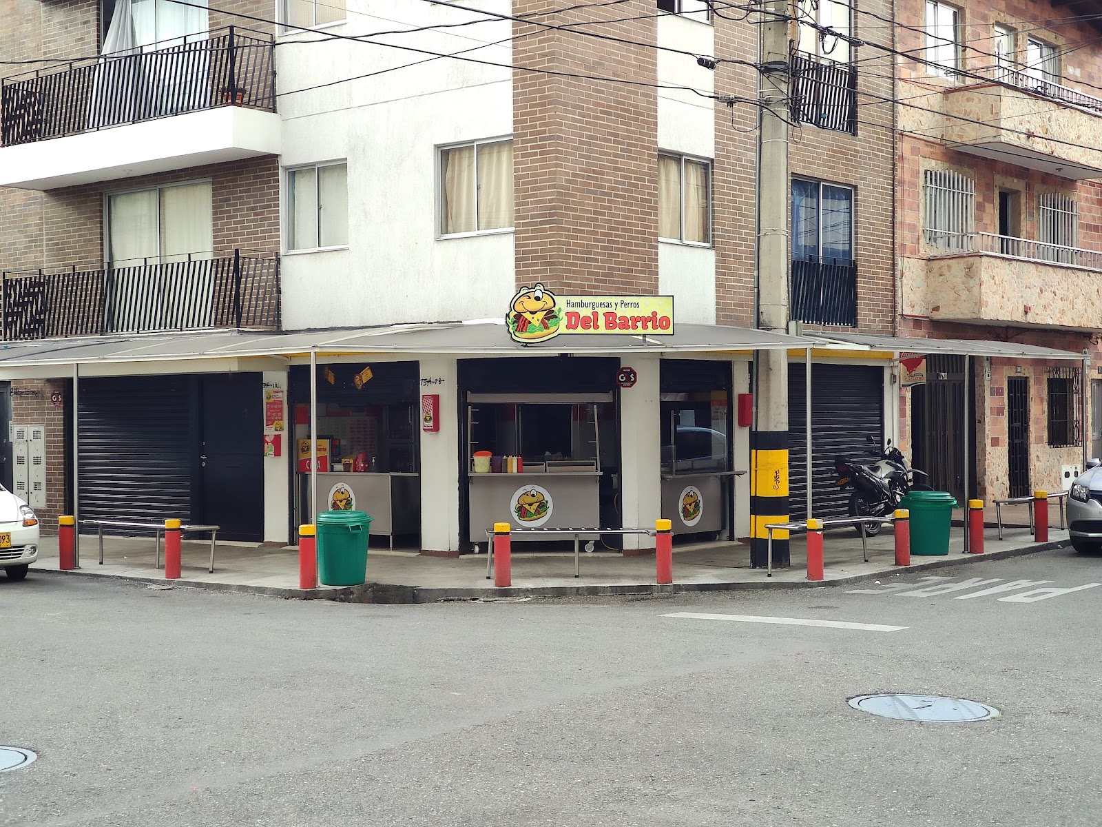 Hamburguesas y perros Del Barrio