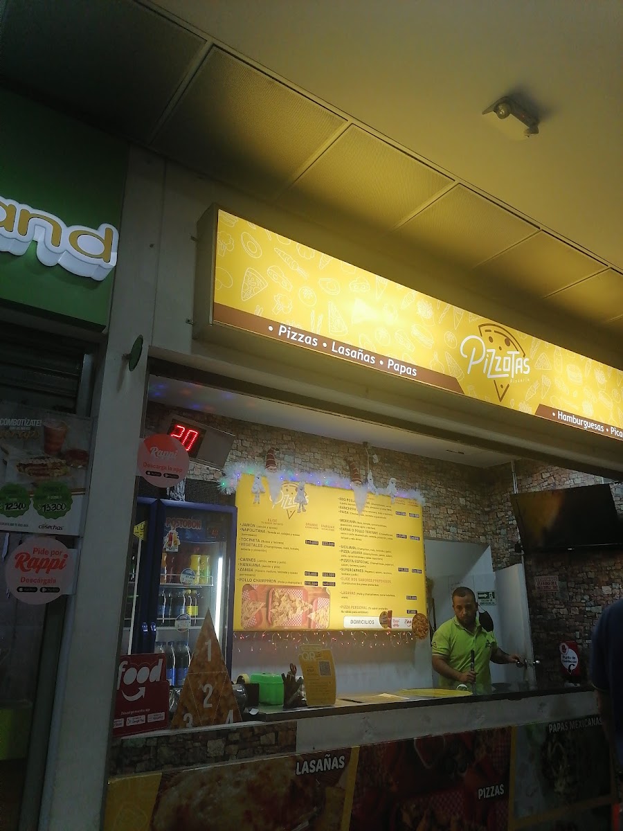 Pizzotas Pizzeria Bosque Plaza