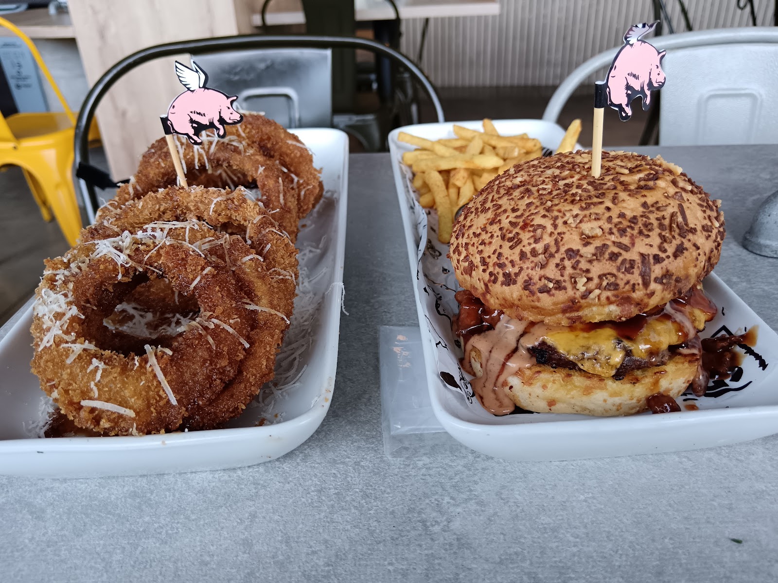 Pigasus pig & burgers belen