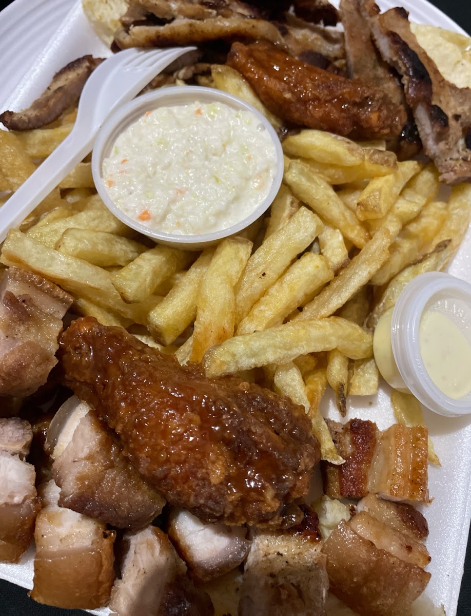 Alitas, Costillas Y Hamburguesas ribs and wings burguer