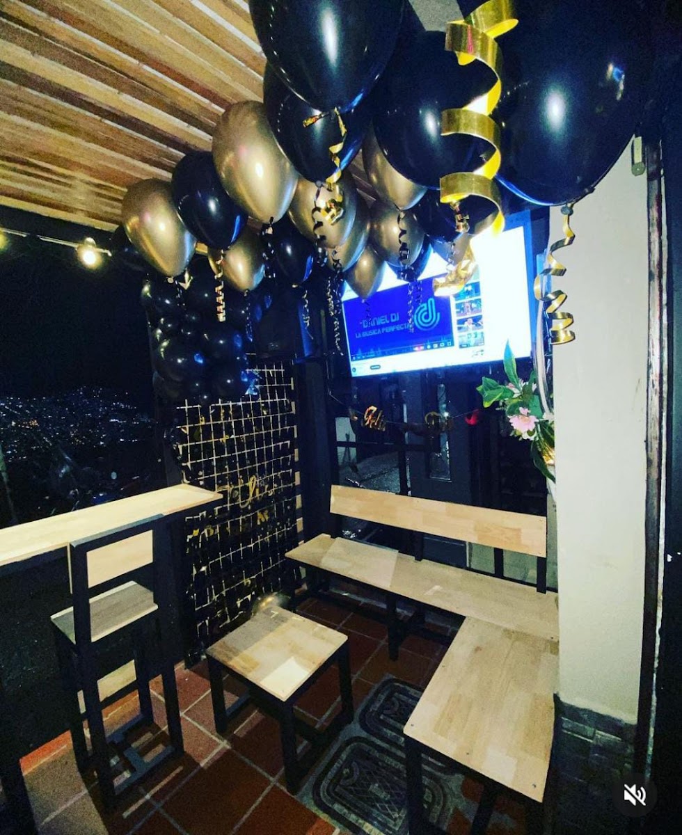 EXCLUSIVE BAR