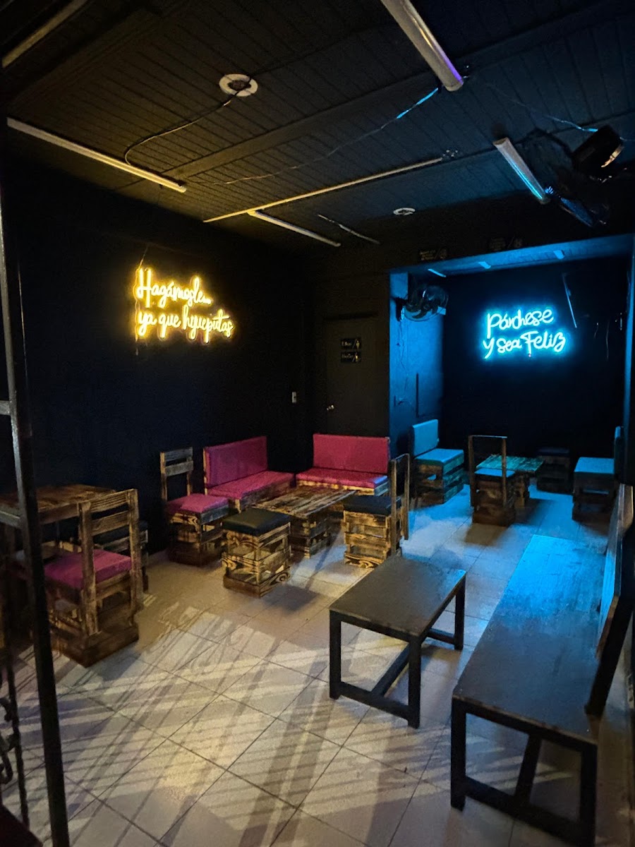 EXCLUSIVE BAR