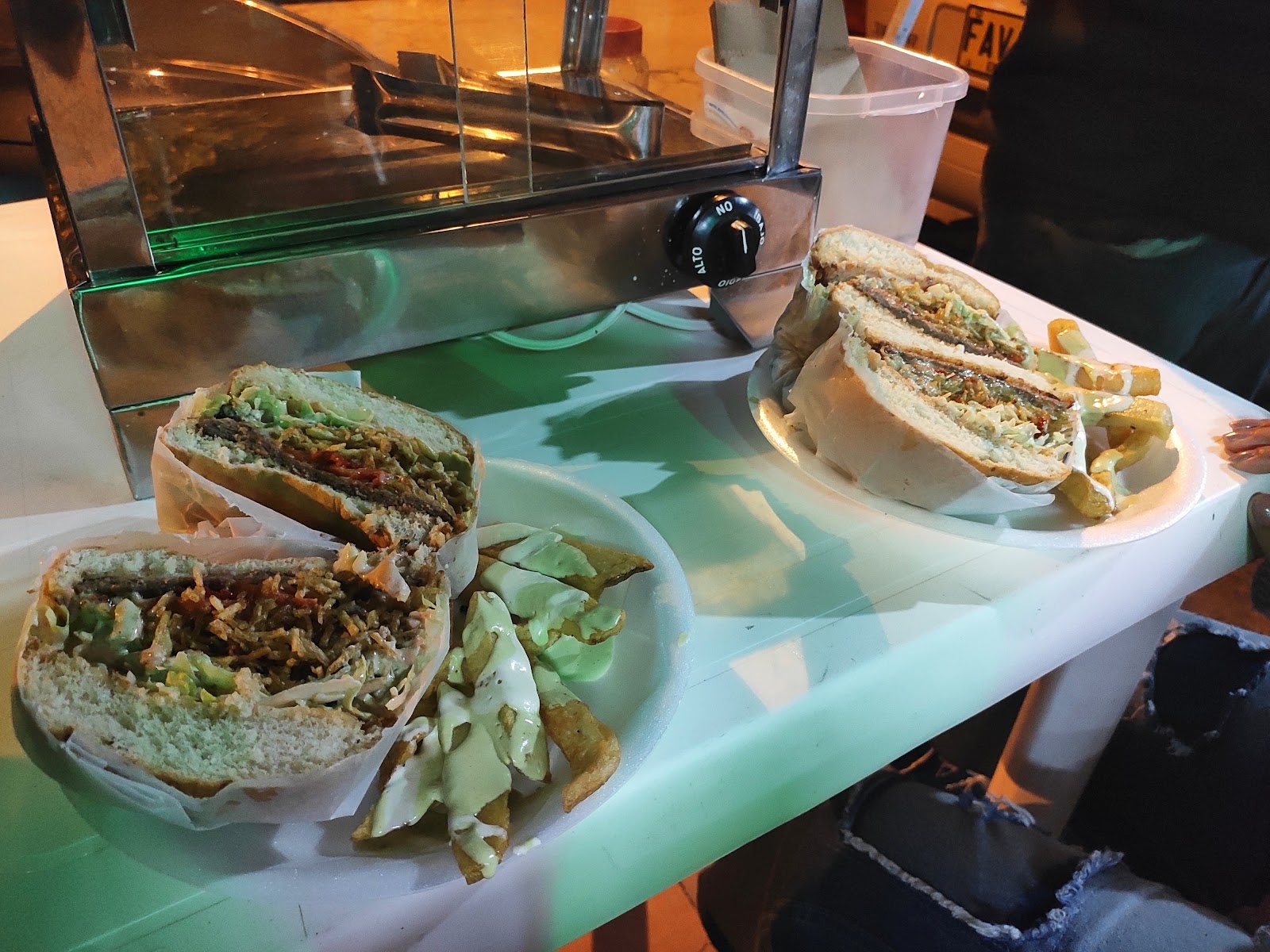 Whopper Fast Food (Hamburguesas Artesanales), arepas, hamburguesas, Comida Rapida