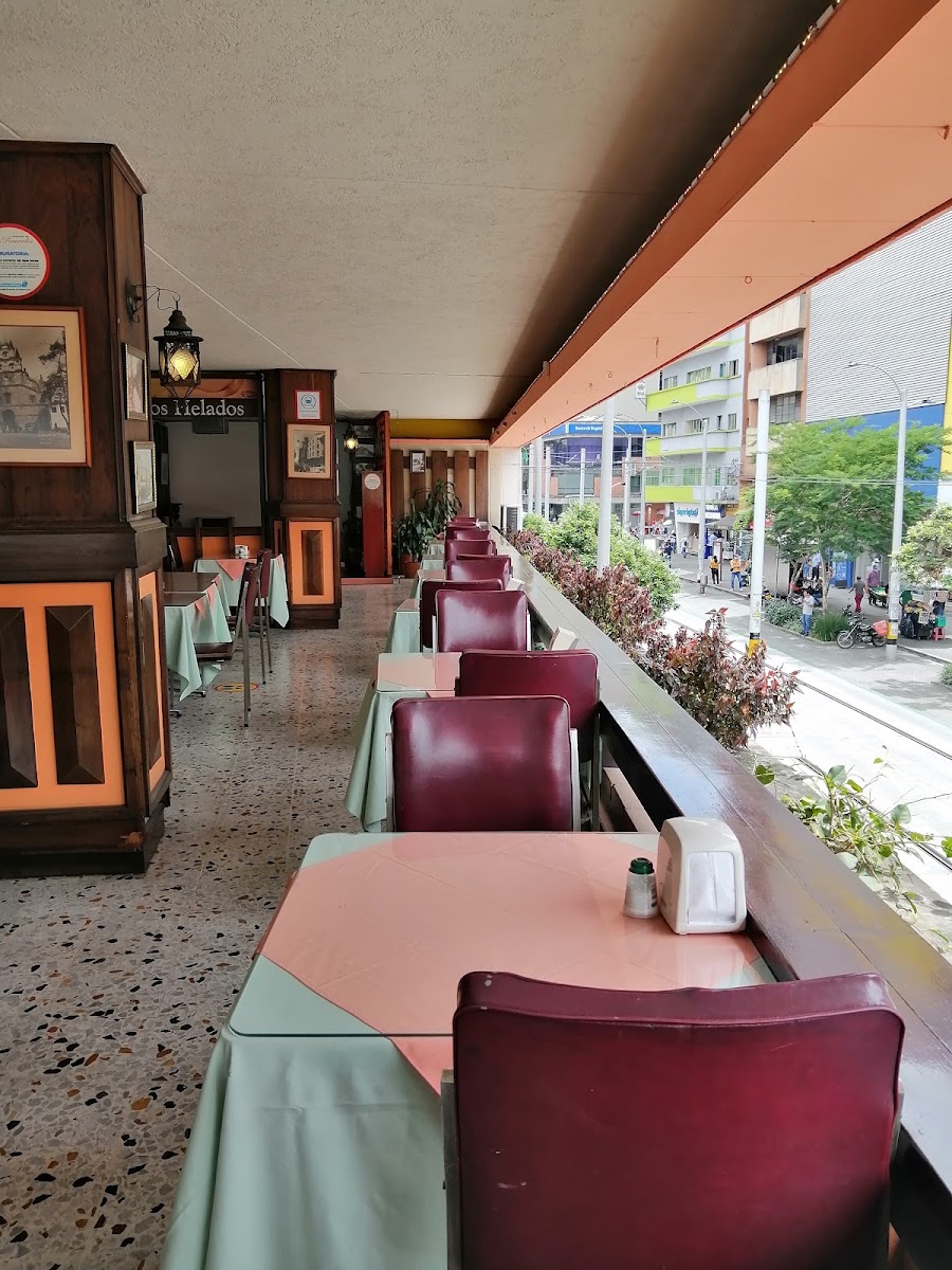 Los Recuerdos. Restaurante - Bar