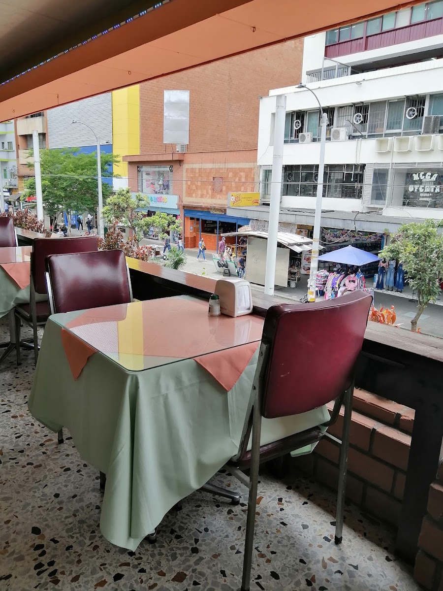 Los Recuerdos. Restaurante - Bar