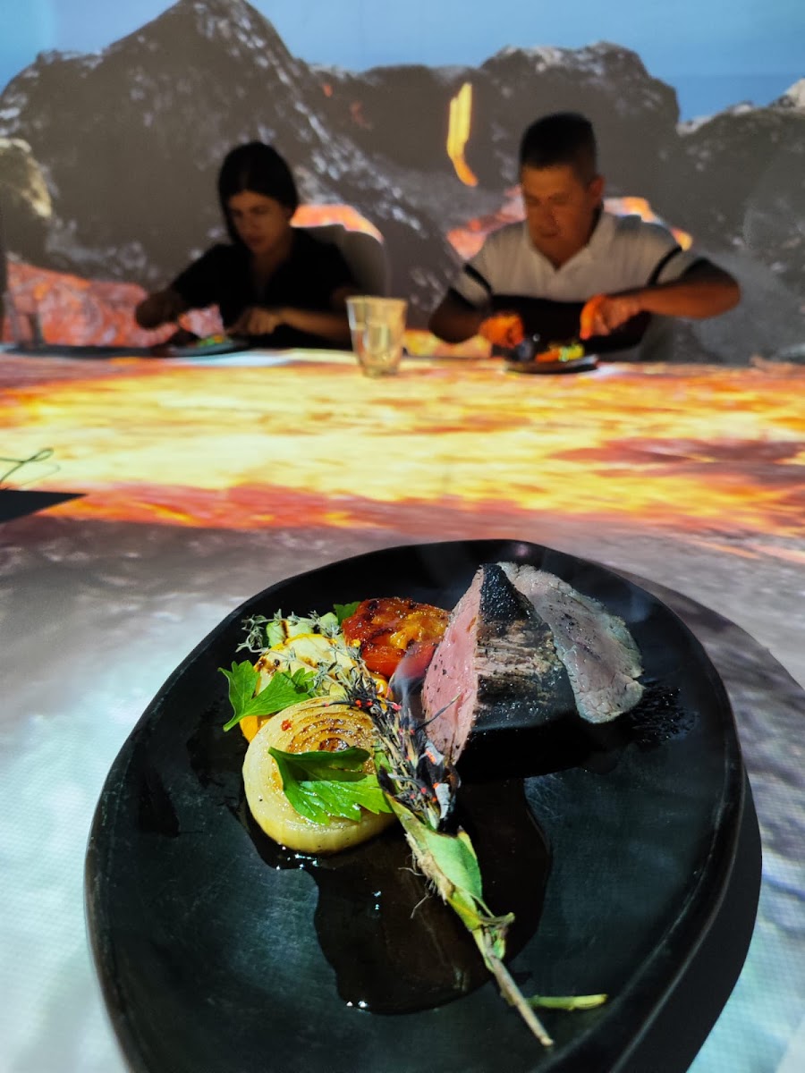 DISRUPTIVUS | Restaurante experiencial en Medellín