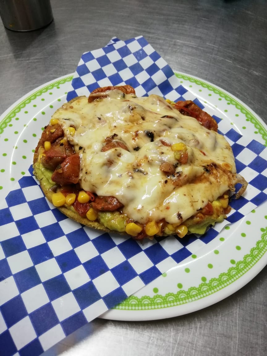 Tata's Burgers y Pizza