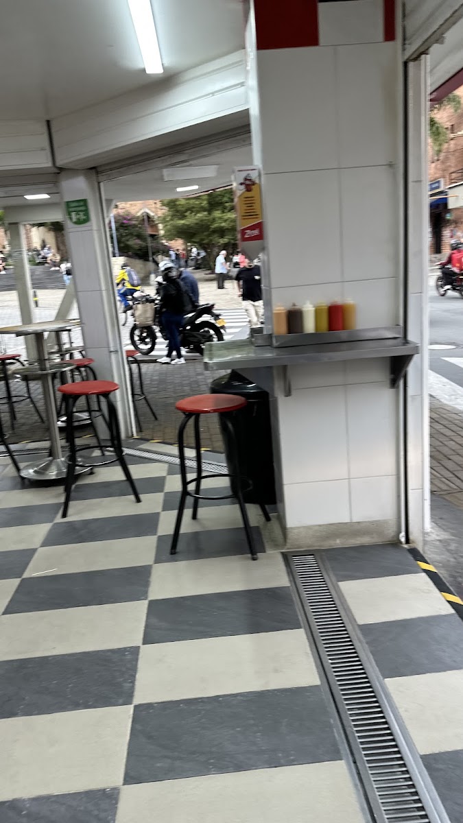 Los Perritos | Perros Calientes y Hamburguesas Sede Envigado San José