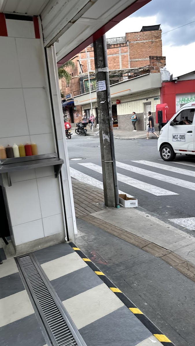 Los Perritos | Perros Calientes y Hamburguesas Sede Envigado San José
