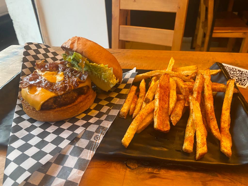 Golden Wings Alitas y Papitas