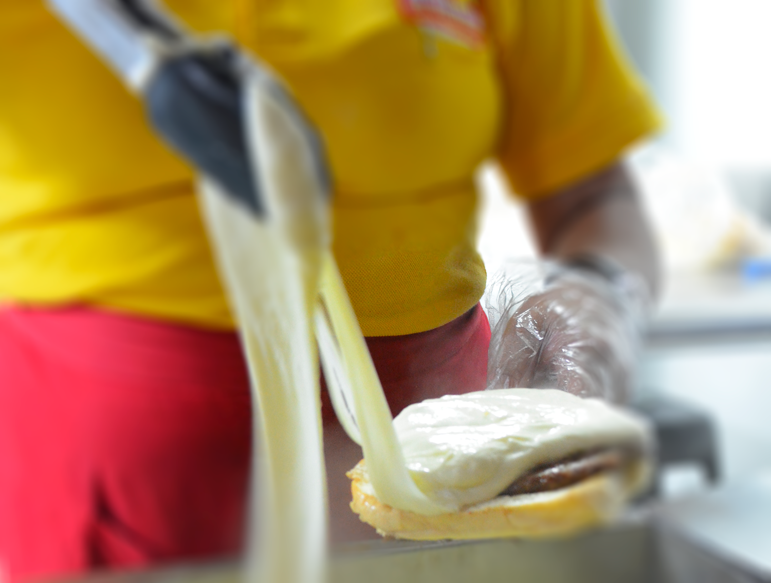Los Quesudos Perros y Hamburguesas sede La América