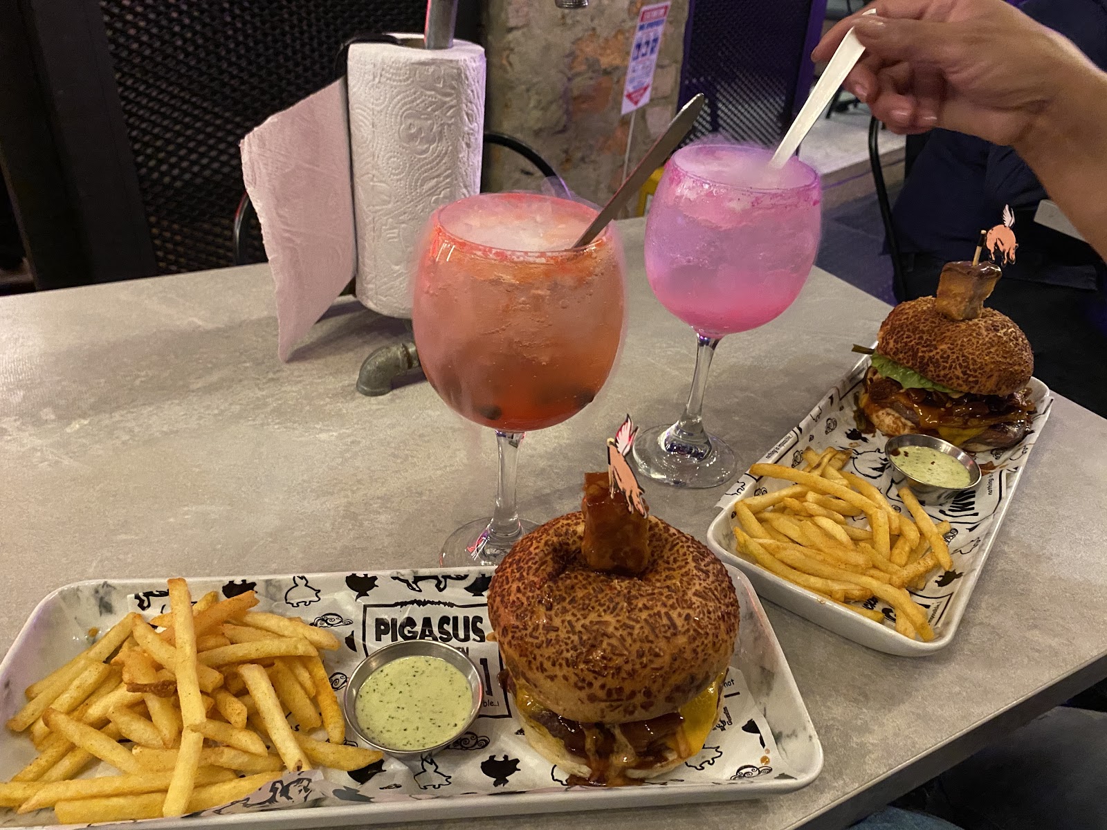 Pigasus pig & Burgers laureles