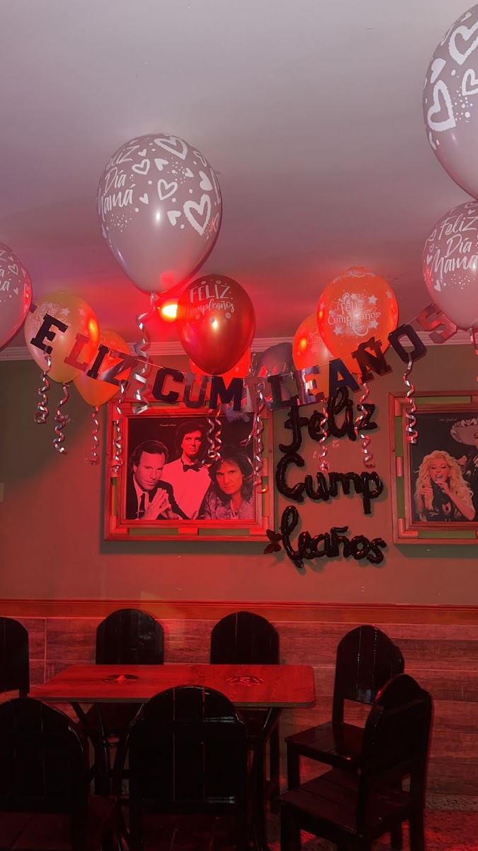 Cafe & petroleo video bar