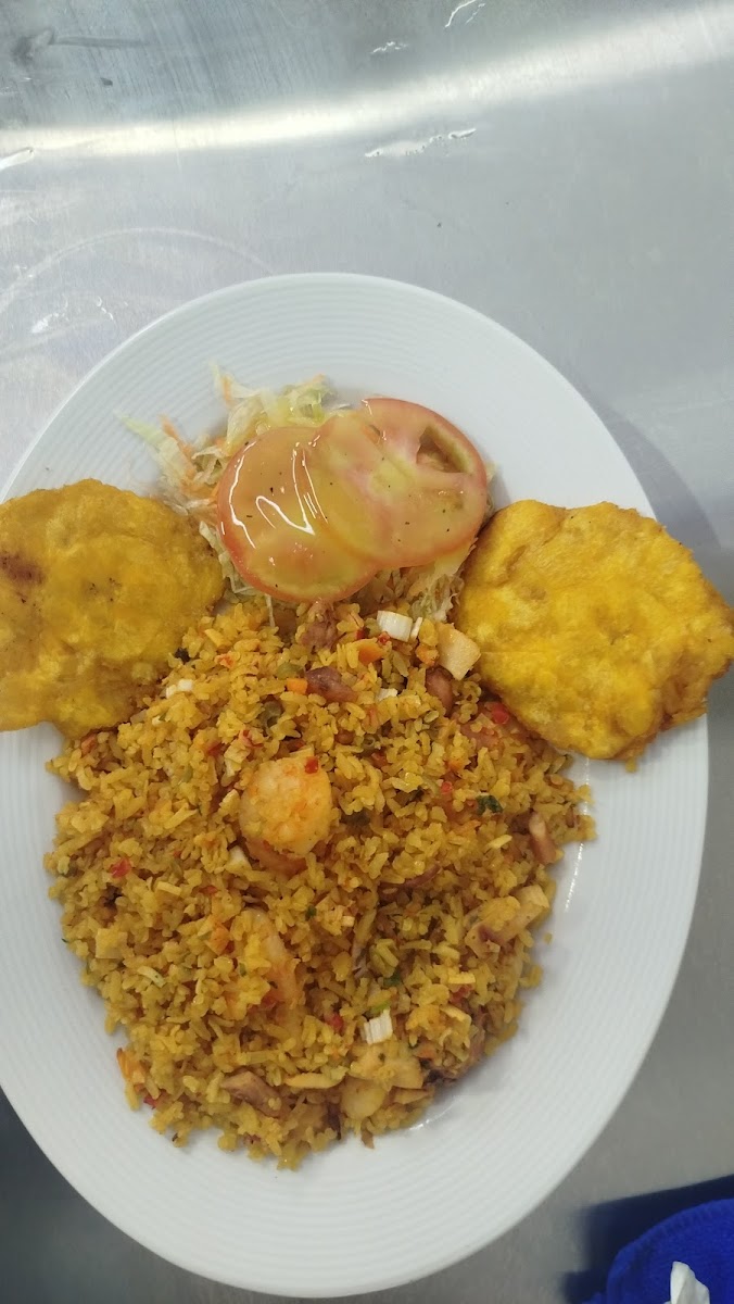 Restaurante y cevichería la llegada al mar
