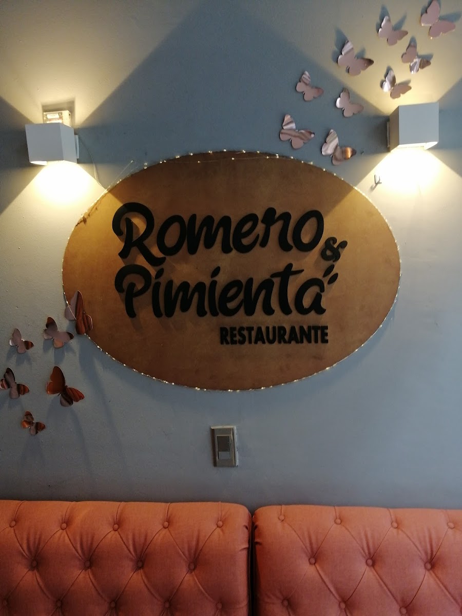 Romero y pimienta