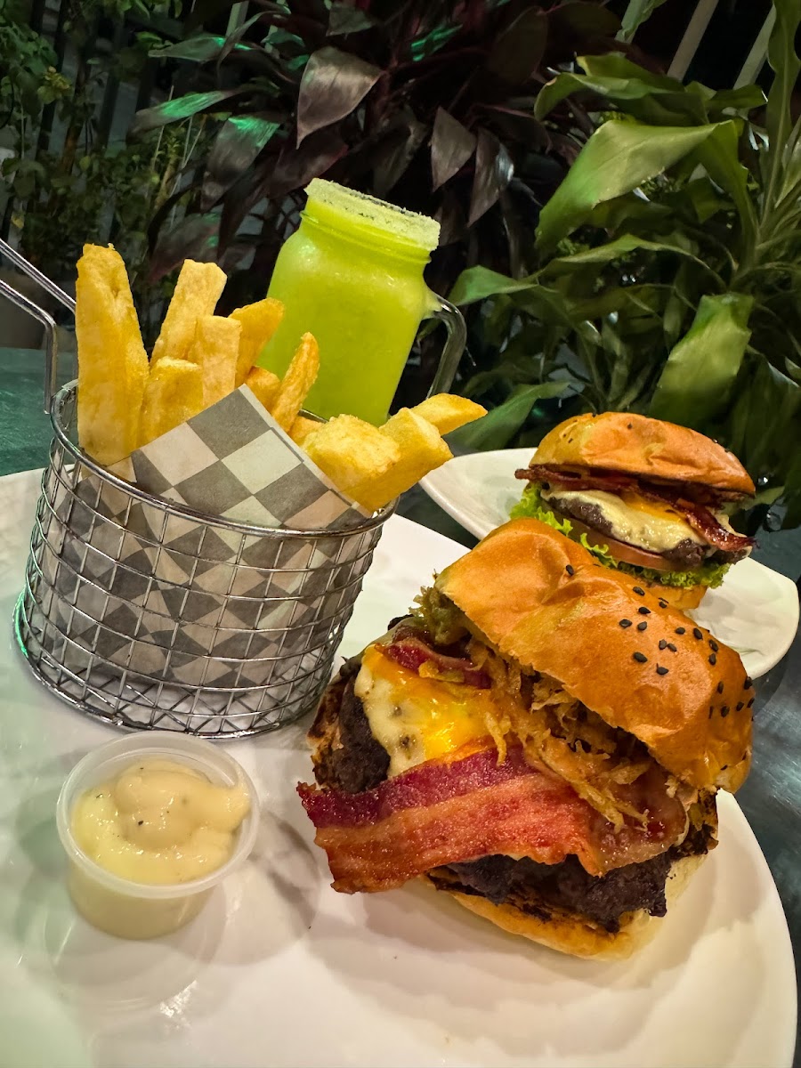 Al Este | Parrilla & Hamburguesas
