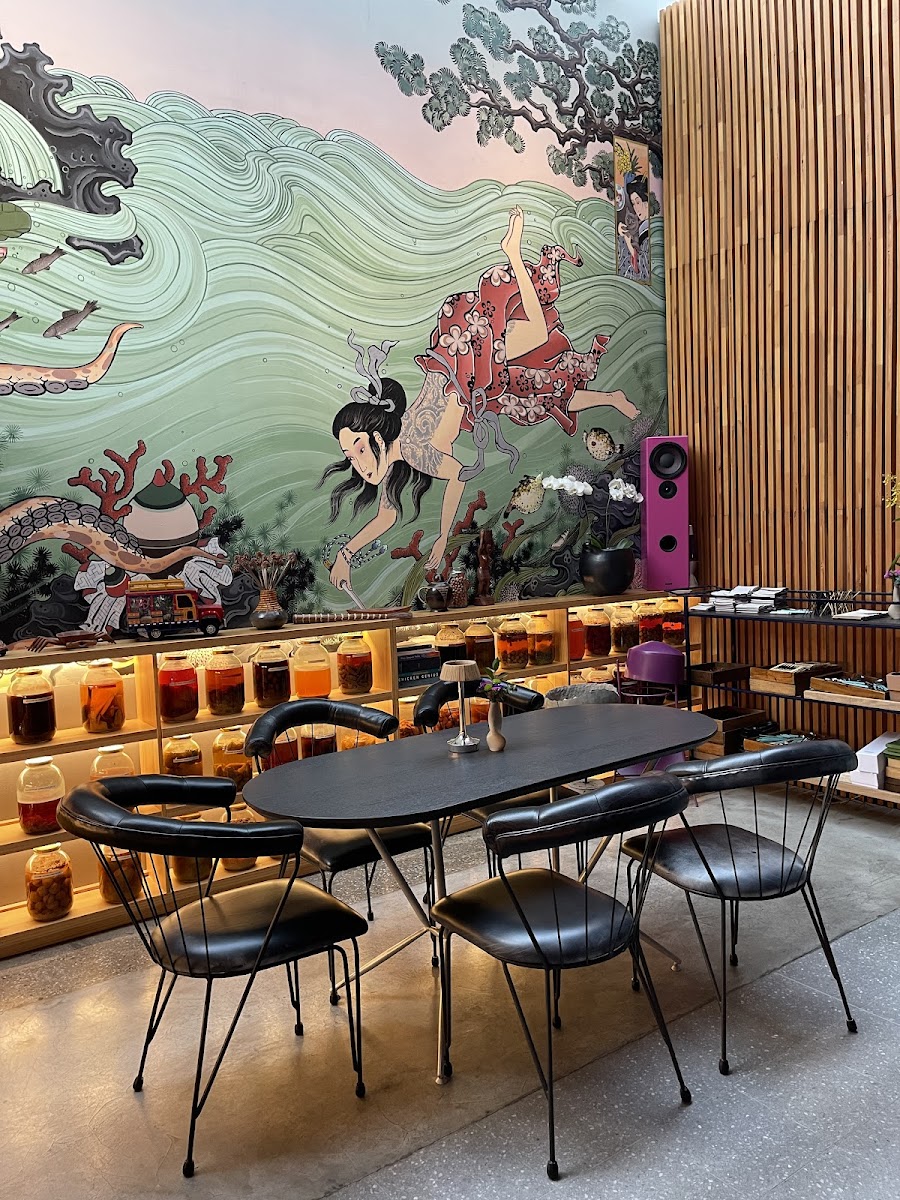 Moshi & Sushi Bar