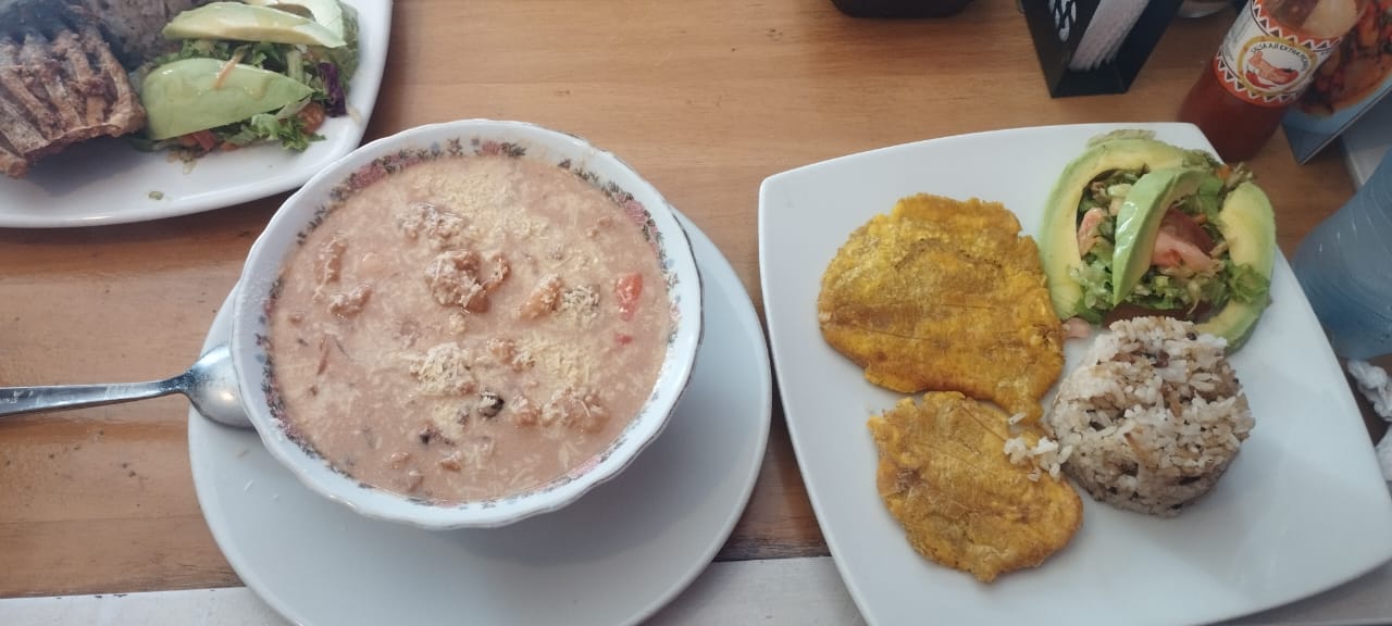 La Negra Y Su Sazón