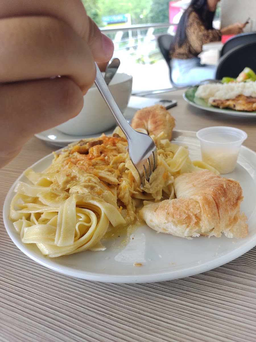 EL ALMUERZO