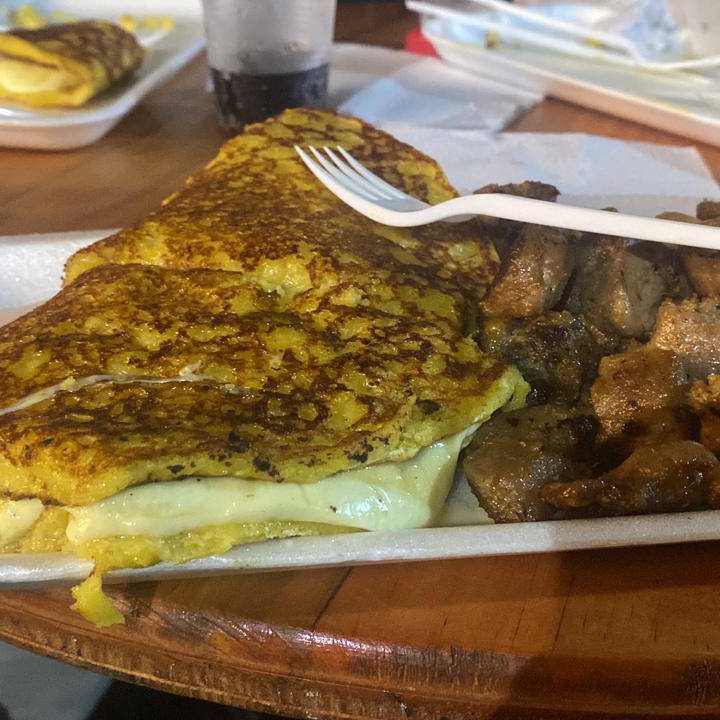 Jireh - Cachapa con queso e' mano