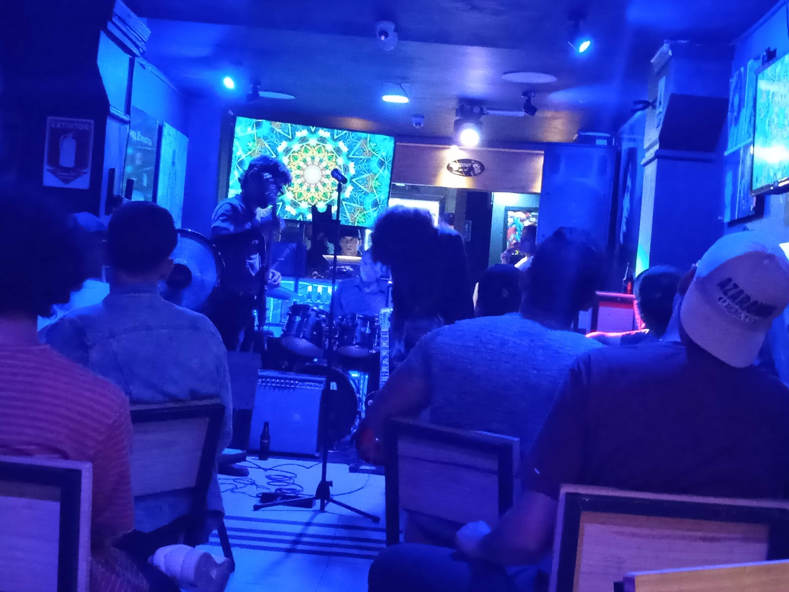 LONDON BAR