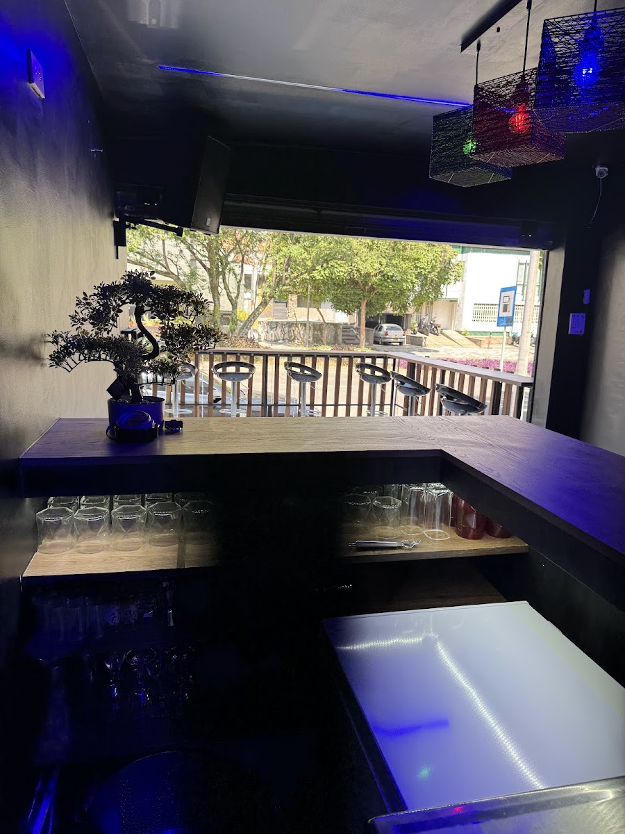 Shota’s licorera bar