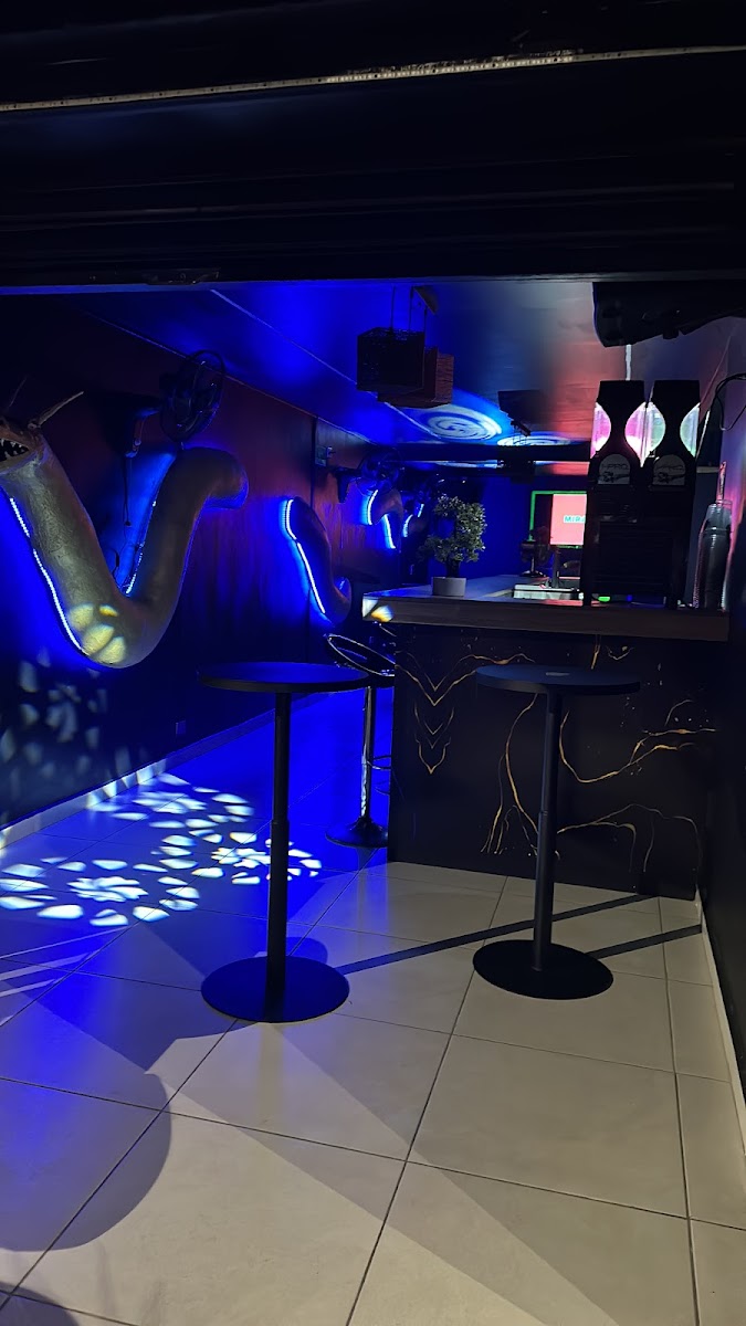 Shota’s licorera bar