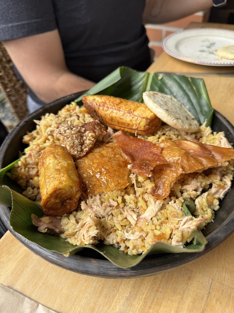 Legado Cocina Colombiana - Lechona y Carne a la llanera