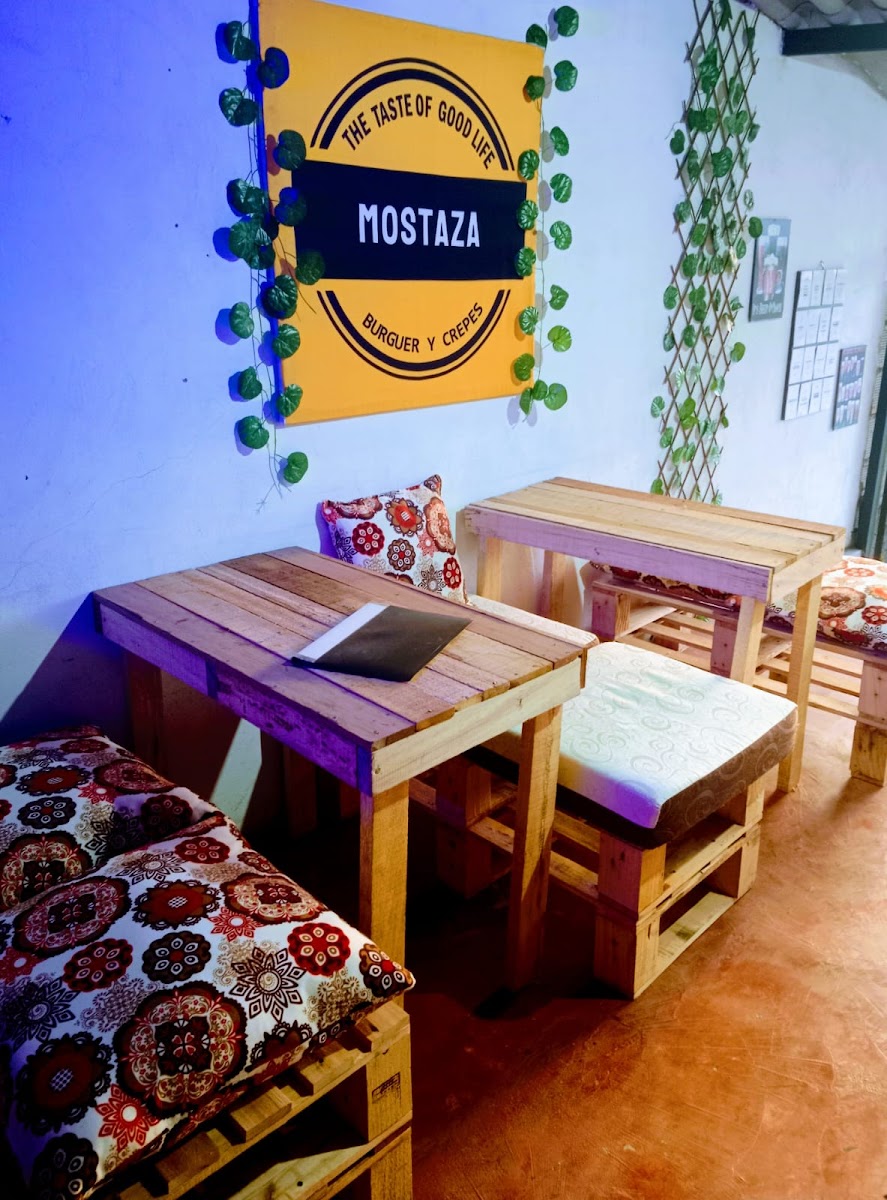 Mostaza Burger y Crepes