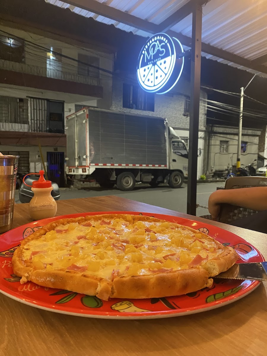 Moas Pizza&Drinks