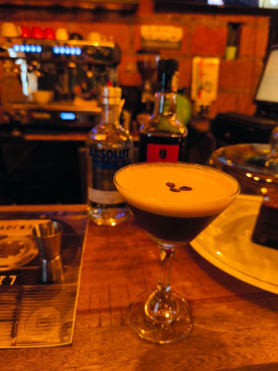 Al Carbón & Café