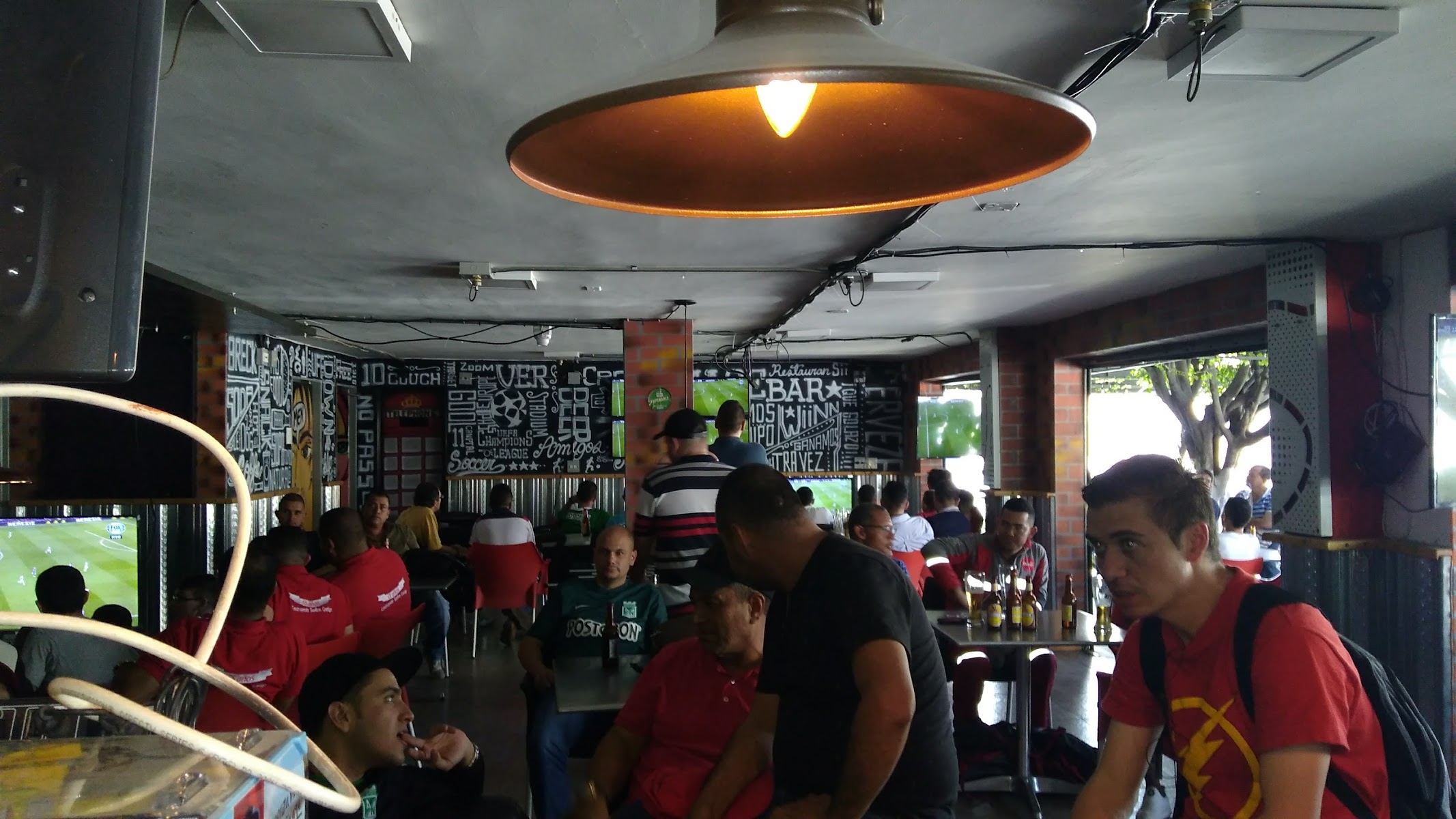 Raven Restaurante Bar