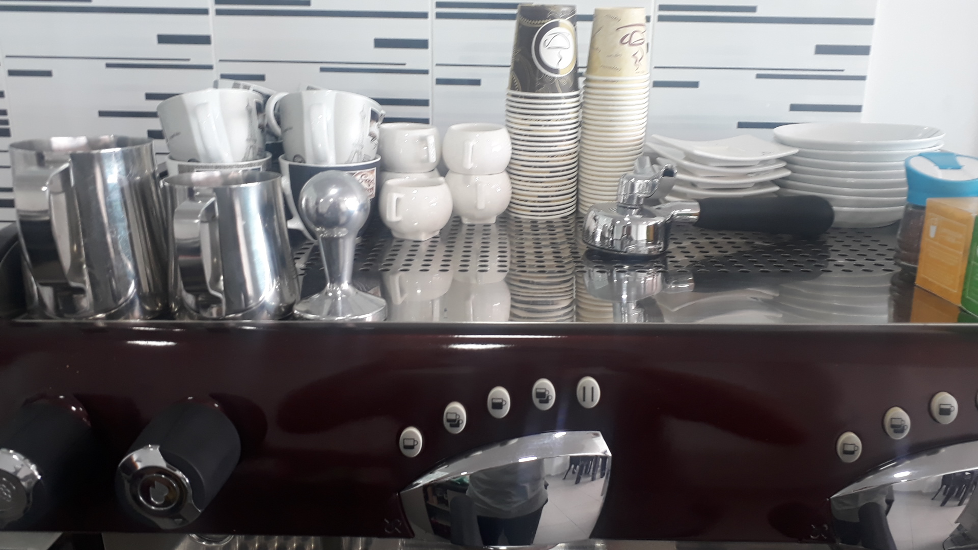 EL CARRIEL. ¡Café y algo más!