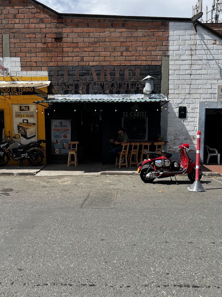 EL CARTEL Tacos y Tequilas.