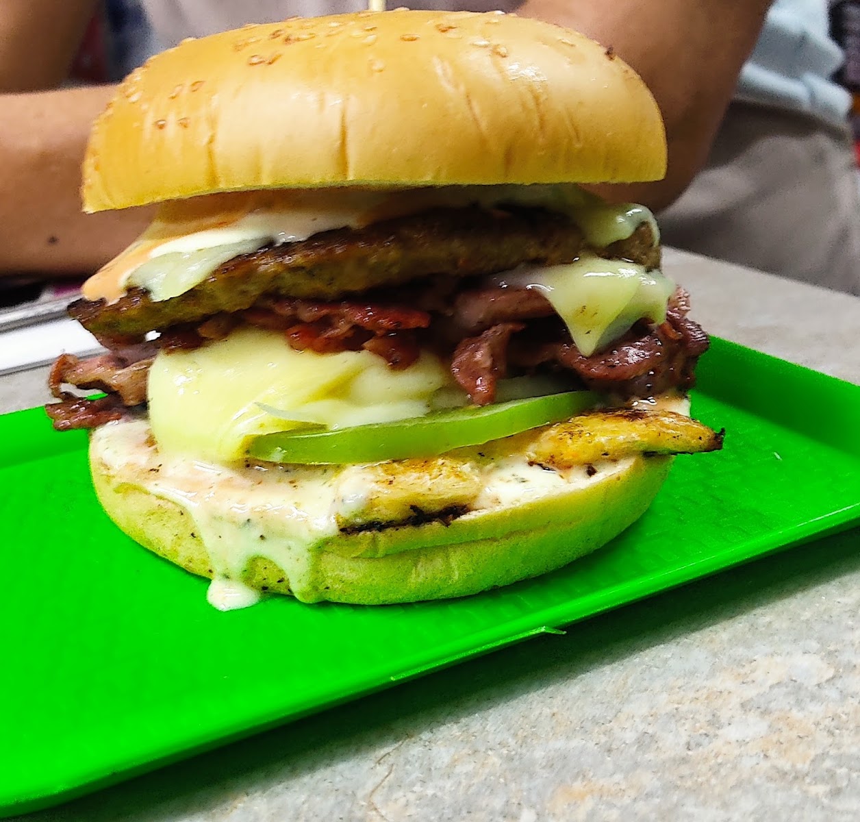 MIX BURGER Y ALGO MAS