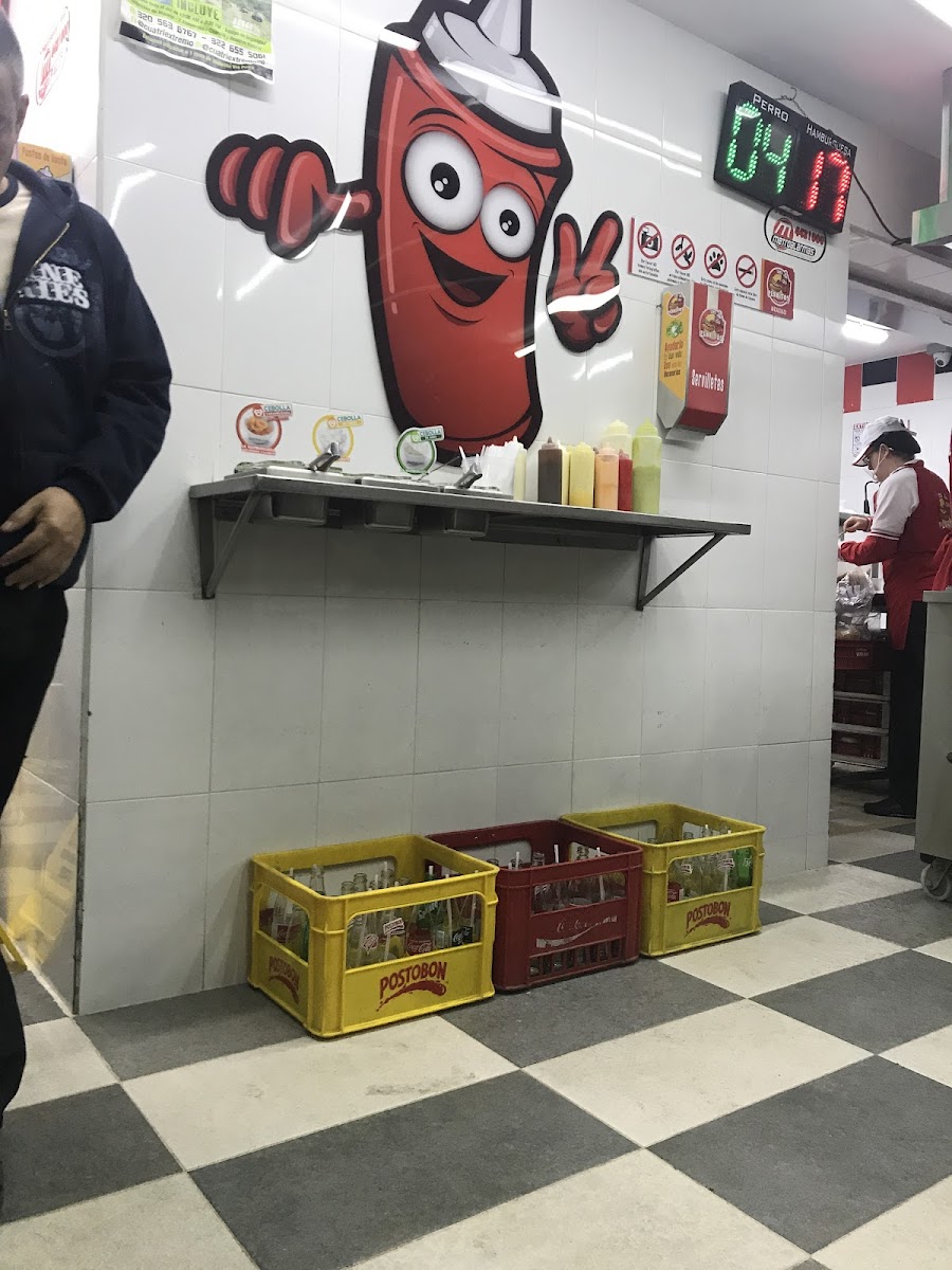 Los Perritos | Perros Calientes y Hamburguesas Sede Laureles 73