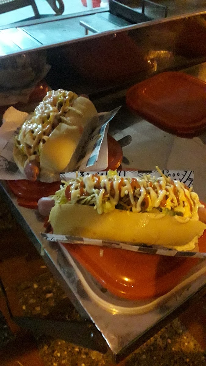 Los Perritos de 2500 -Hamburguesas-Arepa Burguer-Butifarras