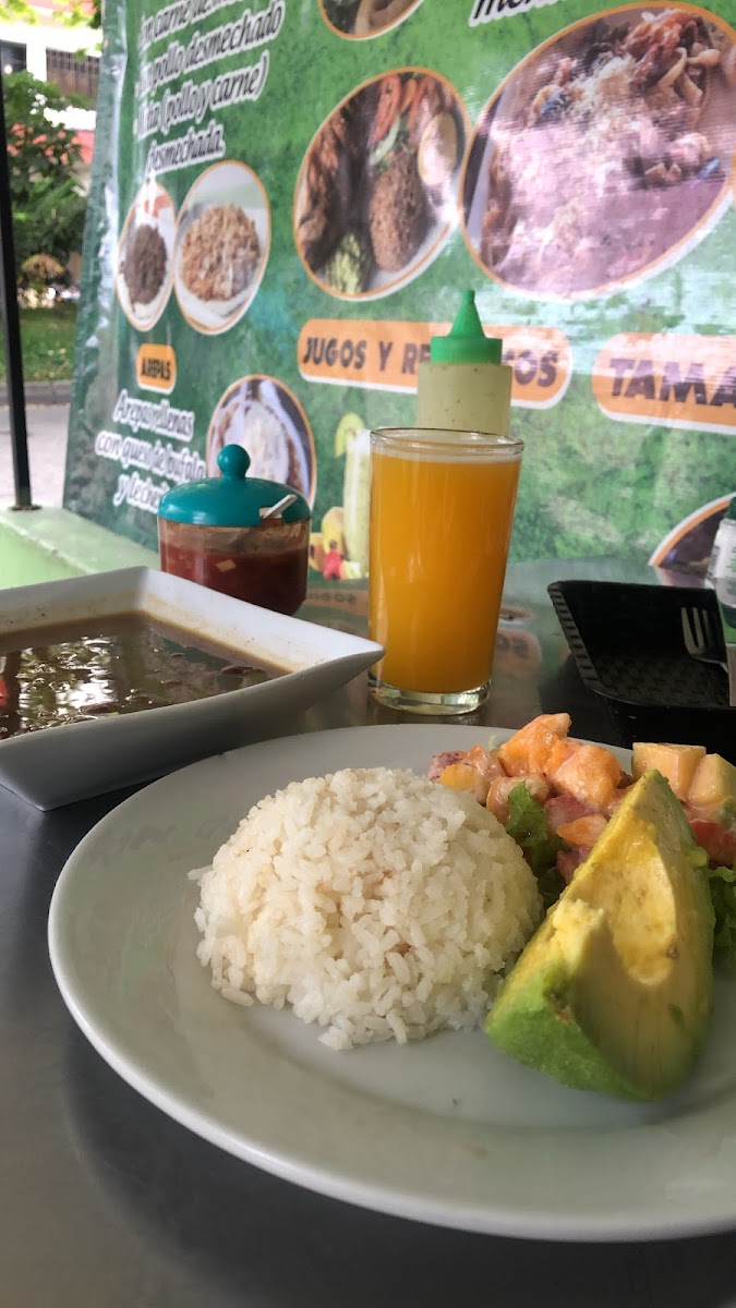 Restaurante y Asadero Todo al fuego la 73 Desayunos Almuerzos Ejecutivos Pollo a la Broaster Carnes a la Parrilla