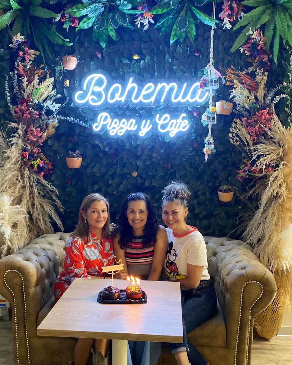 Bohemia Pizza y Café