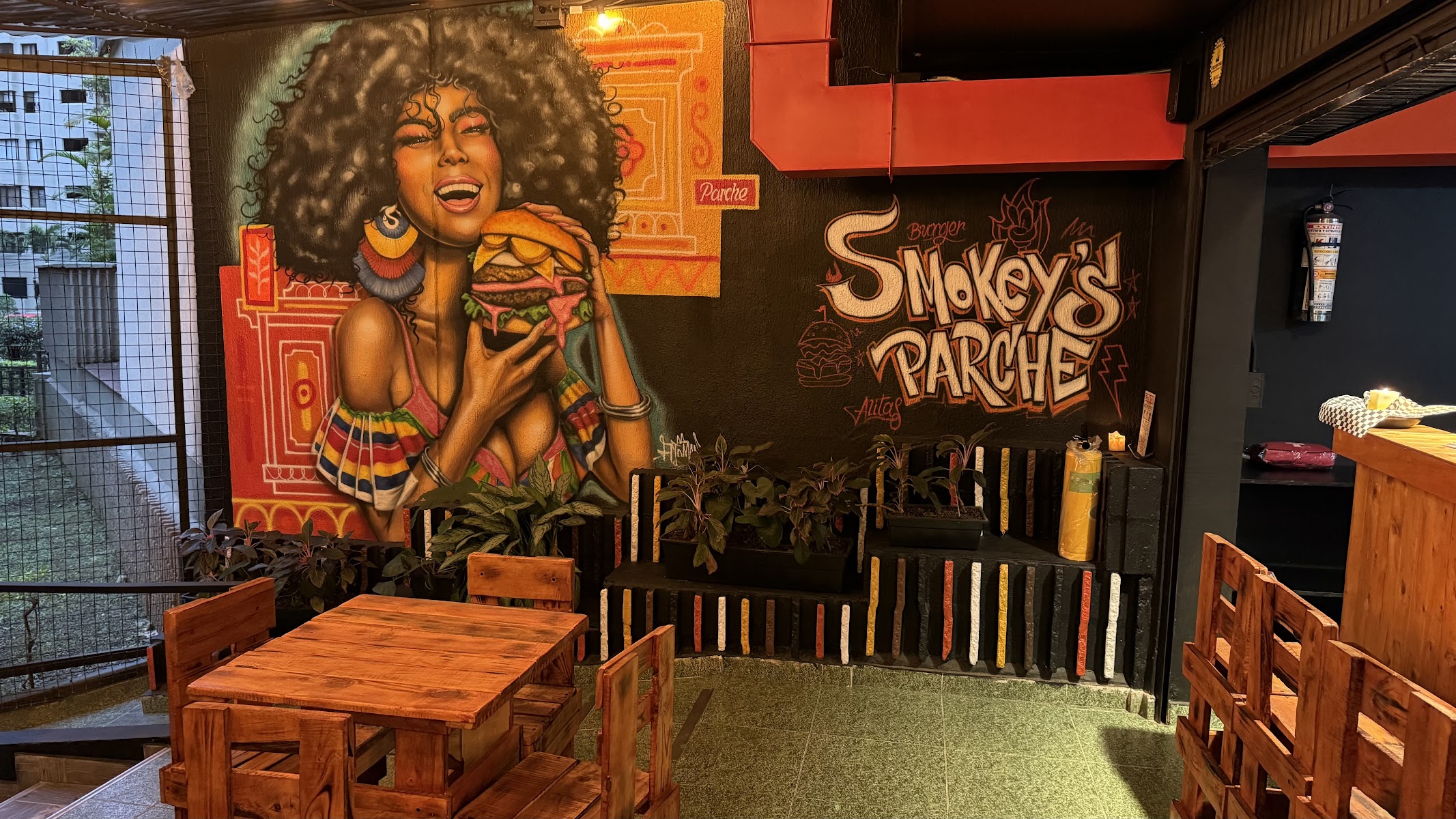 Smokey Parche - hamburguesas - alitas - costillas