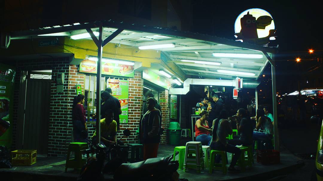 DeliStar | Hamburguesas & Perros - Brisas de Robledo